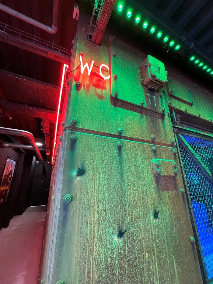 Effet façade béton de laser game