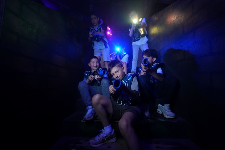 groupe-enfants-laser-game-anniversaire
